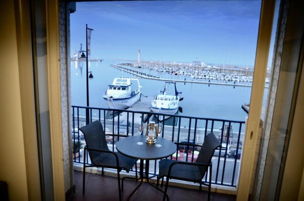 "Luigi" Balcon Sur La Mer Et Le Port De Сет Экстерьер фото